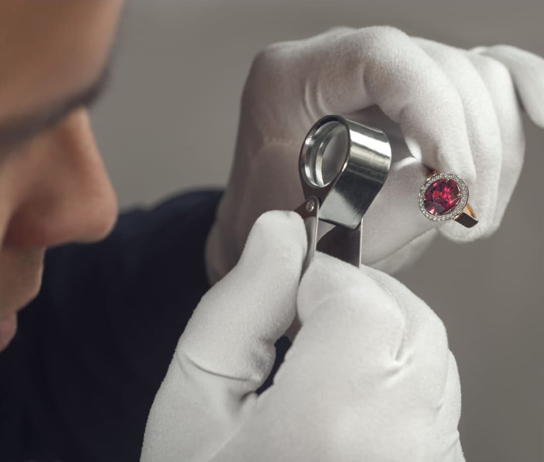 専門スタッフが査定を行い買取金額をご提示